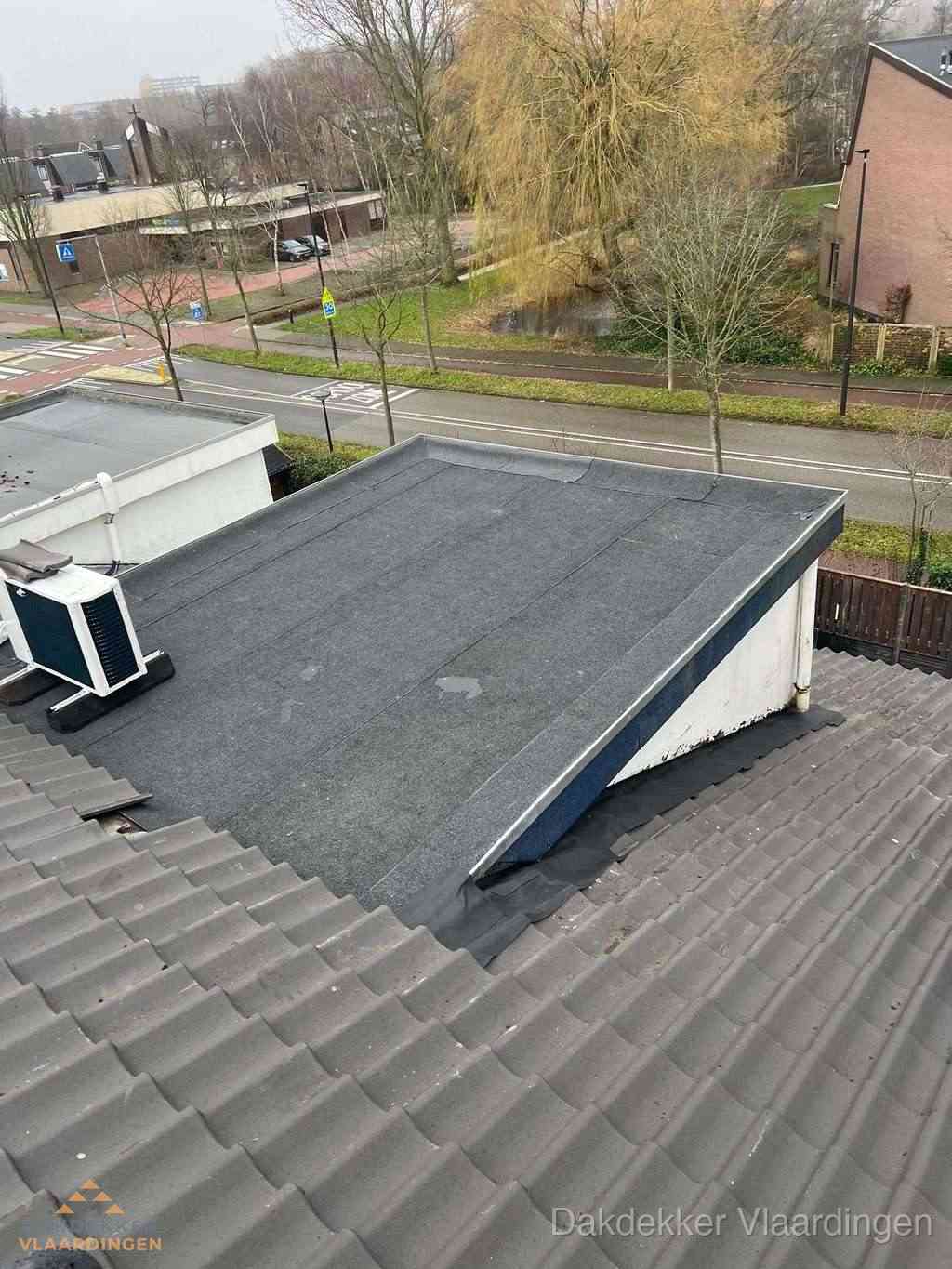 Plat dak met bitumen isolatie en dakbedekking in Vlaardingen Plat dak met bitumen isolatie en dakbedekking in Vlaardingen