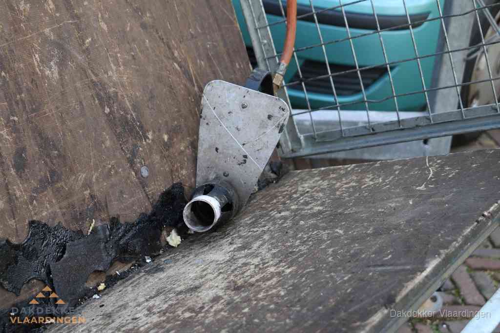 Dakdekkers gasbrander voor bitumen werkzaamheden in Vlaardingen Dakdekkers gasbrander voor bitumen werkzaamheden in Vlaardingen